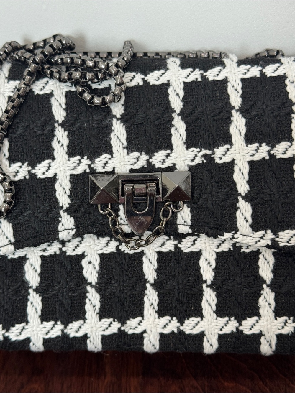 NEW Black & White Tweed & Gunmetal Chain Strap Purse Handbag Crossbody - Picture 7 of 8